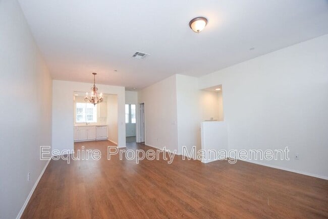 Building Photo - 74 Elm Dr