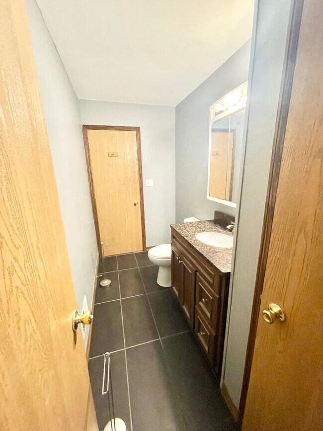 Building Photo - Brick Ranch 3 Bedroom Home with 3 Car Garage!