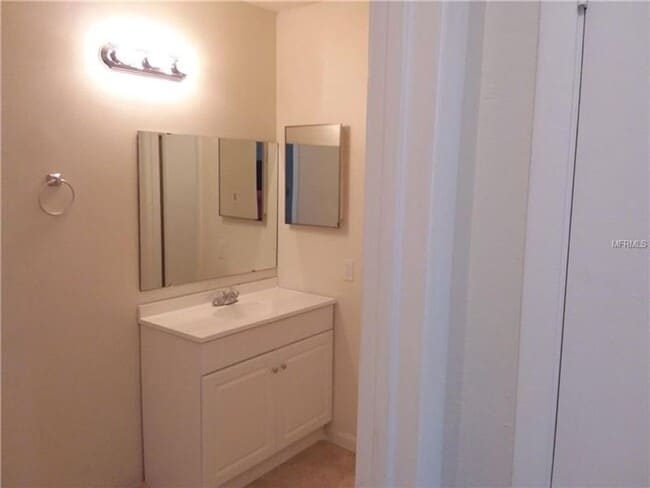 Building Photo - 2 bedroom 1 bathroom in Orlando