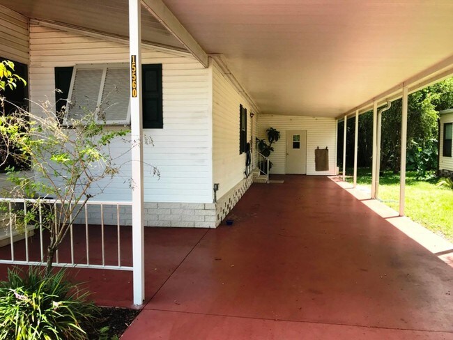 Foto del edificio - 15560 Royal Coach Cir