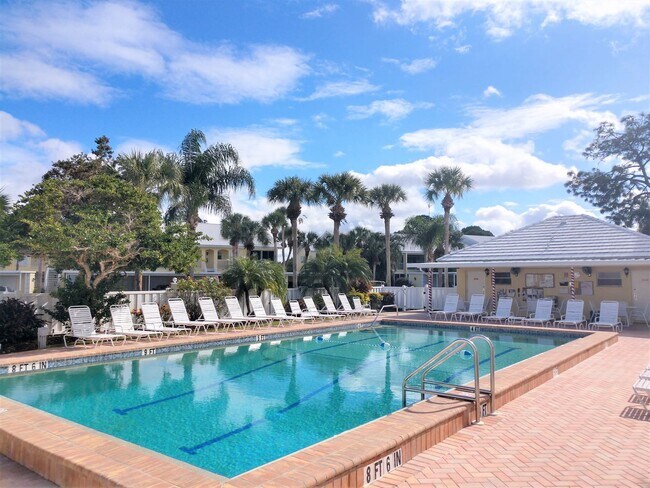 Foto del edificio - Seasonal 2-Bedroom 2-Bath Villa located in...