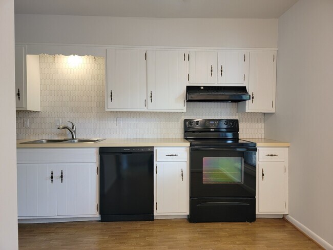 Foto del edificio - 541 Cloverbrook Dr