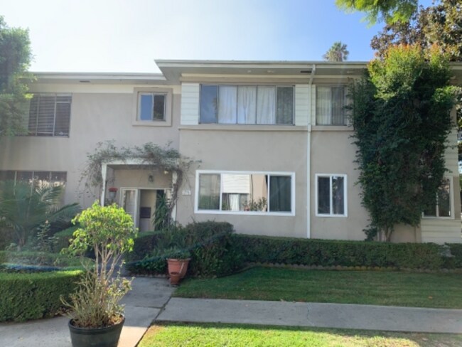 Building Photo - 1214 S Bronson Ave