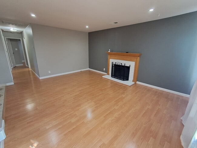 Building Photo - 2211 Bowers Ave