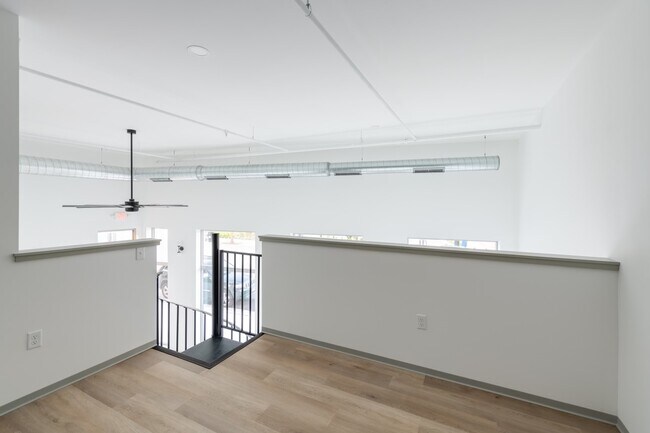Building Photo - 2563 S Kinnickinnic Ave