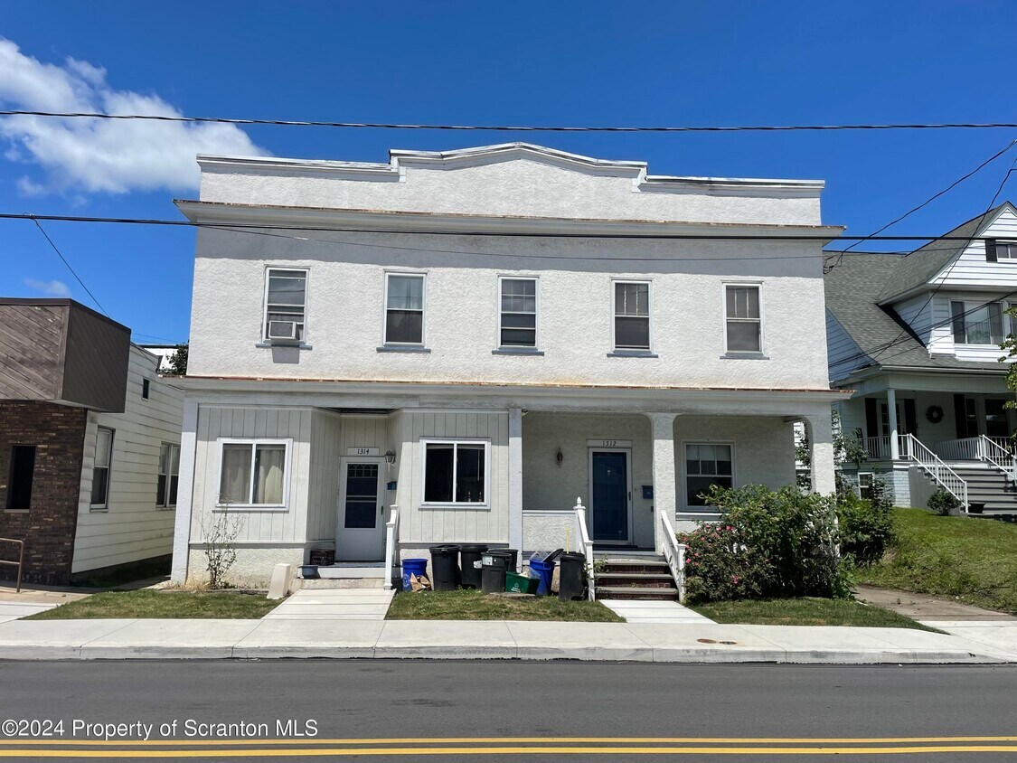 Primary Photo - 1312 Main St