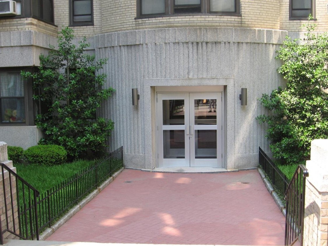 2 N Broadway, White Plains, NY 10601 Apartments in White Plains, NY