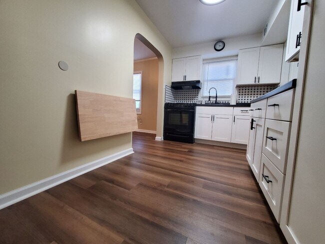 Foto del edificio - Update 2 bed with nice fenced yard
