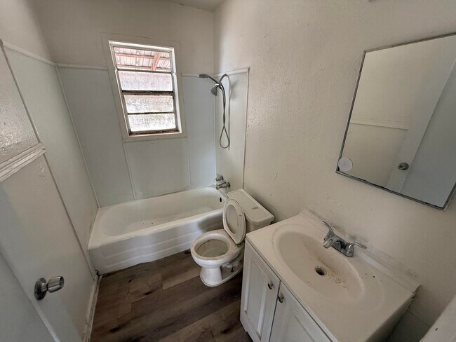 Building Photo - 2806 E 30th St