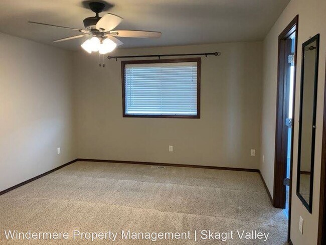 Building Photo - 3 br, 2.5 bath House - 926 Dallas Street