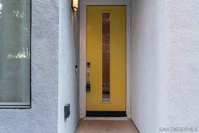 Foto del edificio - Modern Hillcrest Townhome with Private Elevator & Rooftop Deck.