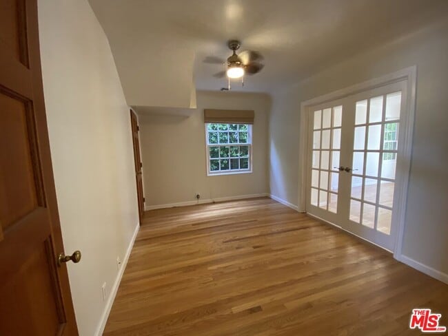 Building Photo - 575 N Swarthmore Ave