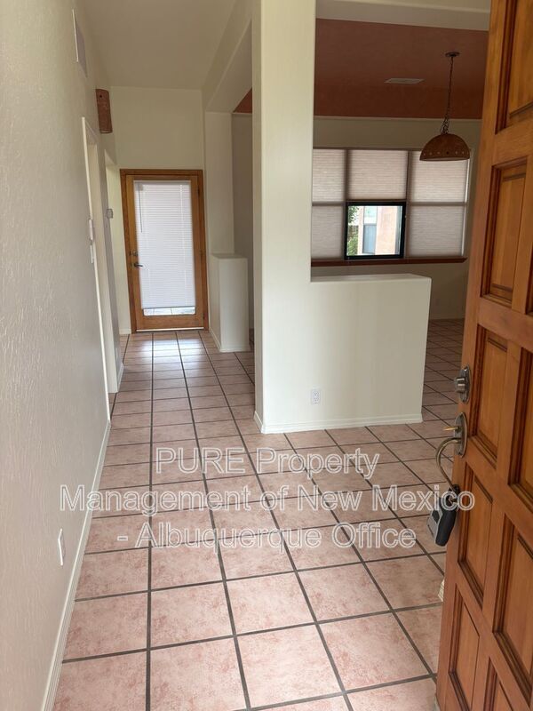 Foto del edificio - 8220 W Raintree Dr NE