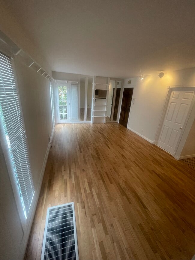 Building Photo - 1416 Stanford Dr
