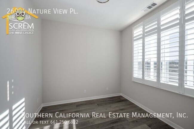 Foto del edificio - Three Bedroom Plus Bonus Room Modern Townh...