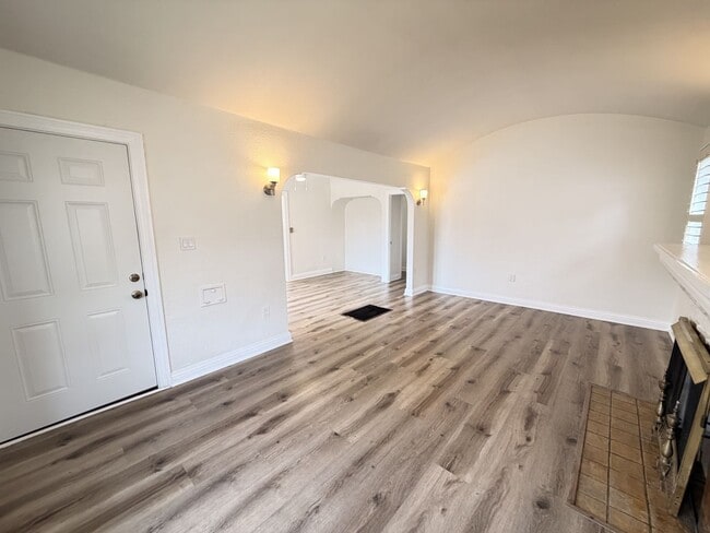 Building Photo - Upgraded 3BD Home | 2-Car Garage + Bonus Room | Private Backyard — South LA