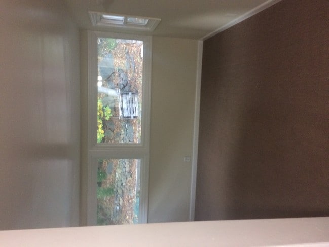 Building Photo - 384 Undercliff Ave