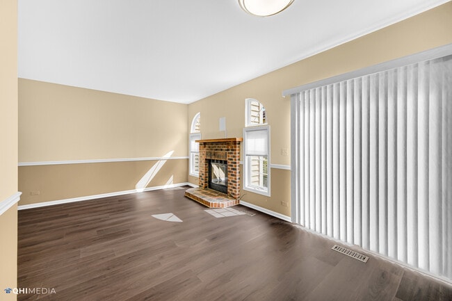 Building Photo - 1202 S Parkside Dr