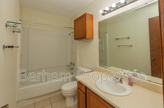 Building Photo - 4133 NE Stallings Dr