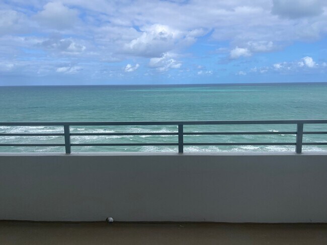 Foto del edificio - 5555 Collins Ave