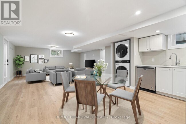 Photo du bâtiment - 948 Parkhurst Blvd