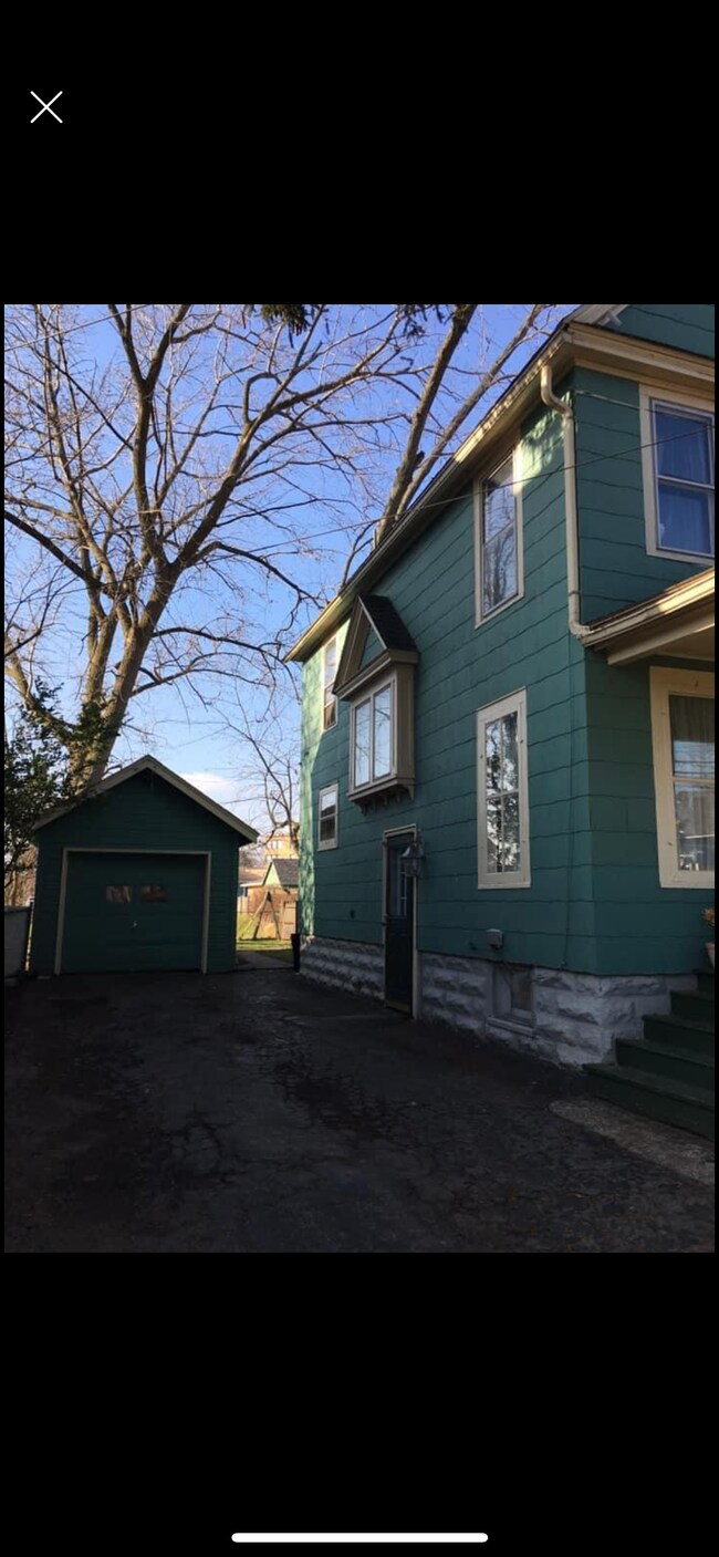 Building Photo - 209 Ross St