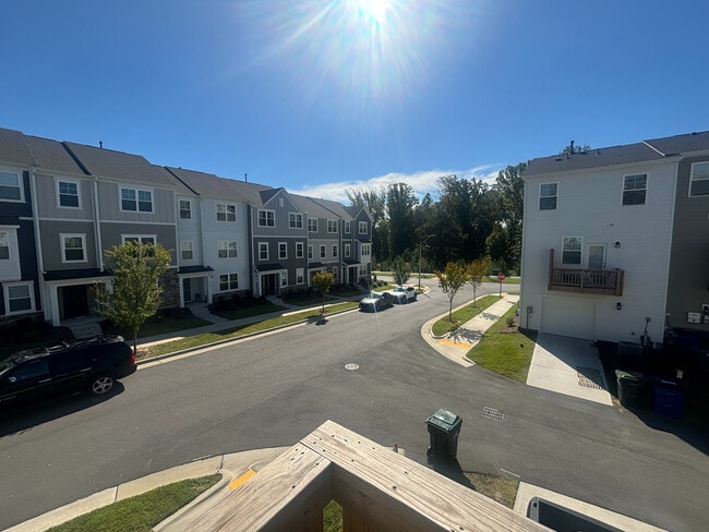 Building Photo - Room in Townhome on Invention Wy