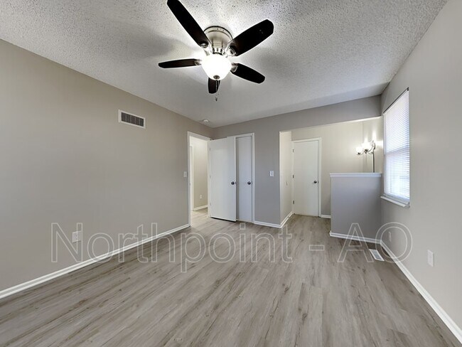 Building Photo - 10330 Smalley Ct