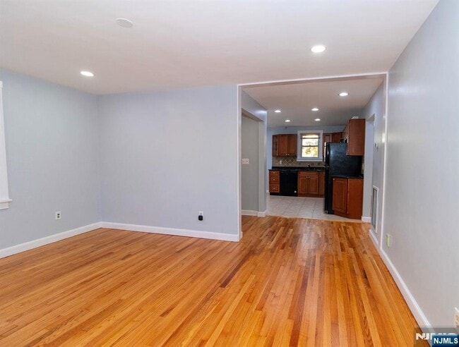 Building Photo - 14-20-20 11th St