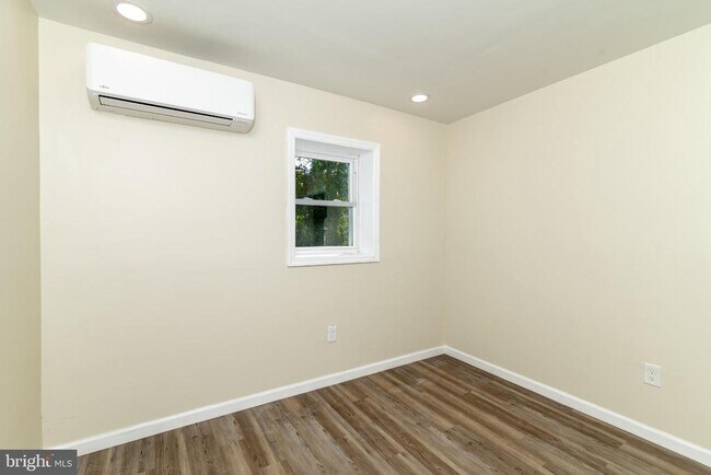 Building Photo - 505 Rand St