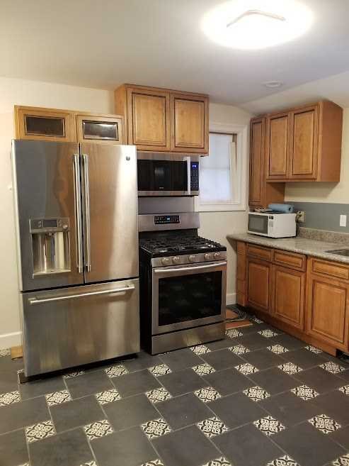 Building Photo - 51 Gifford Ave