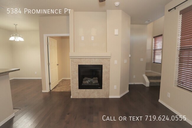 Building Photo - Stunning townhouse for rent!