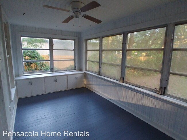 Foto del edificio - 3 br, 1 bath House - 6664 Hinote St