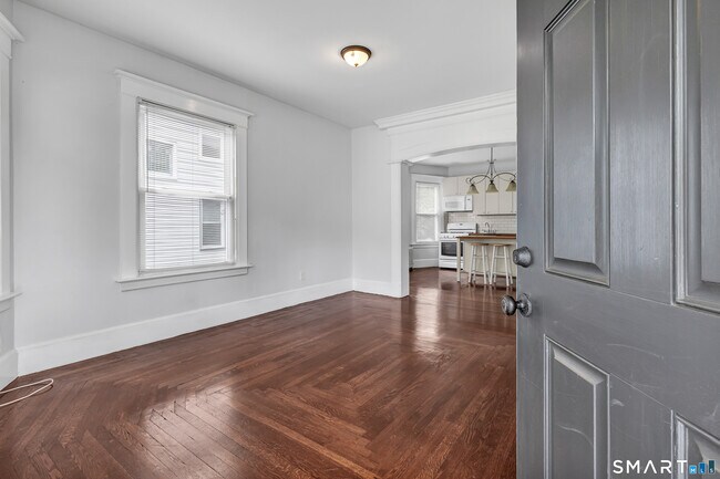 Foto del edificio - 64 Brownell St