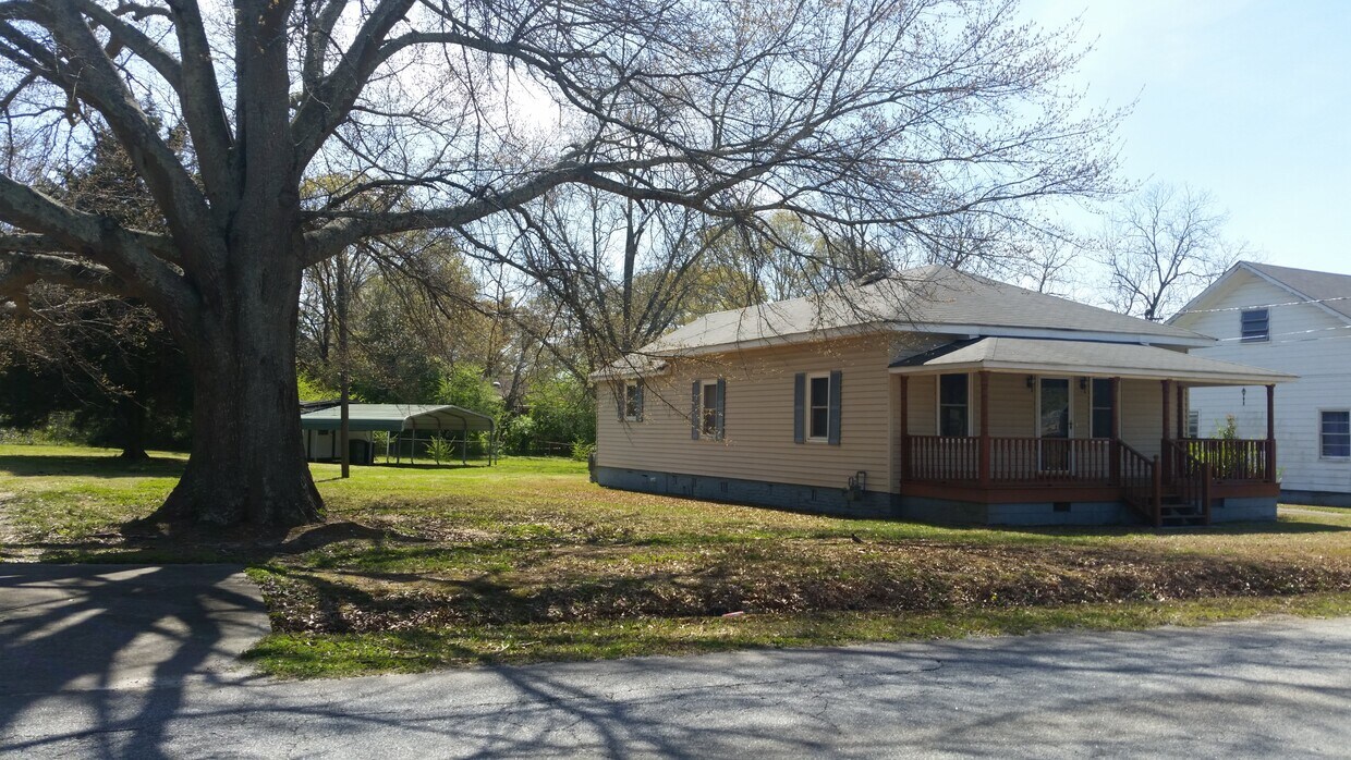 Foto principal - 1108 Ellis Rd