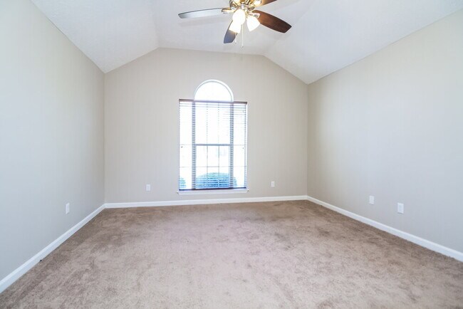 Foto del edificio - 494 Forest Ridge Dr