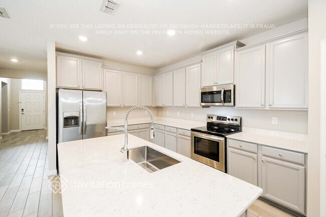 Building Photo - 9823 Lemon Grass Ln