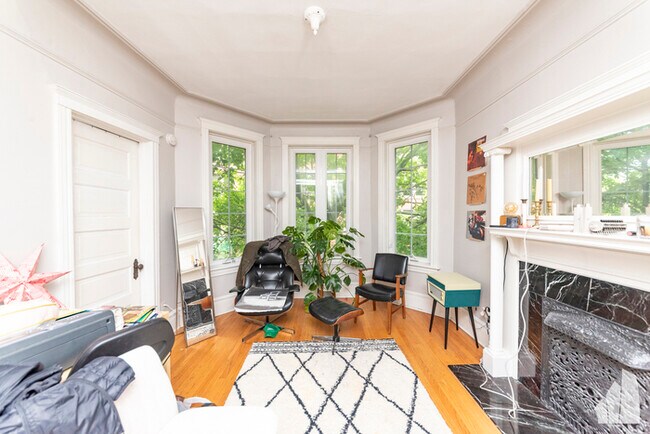 Foto del edificio - Newly renovated 3 bed/1 bath in a historic...