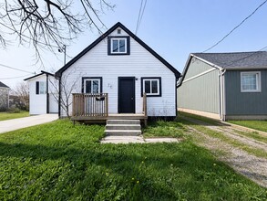 Building Photo - 34 Rykert St