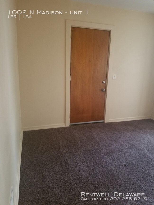 Building Photo - Move in Ready 1BR/1BA only $825!