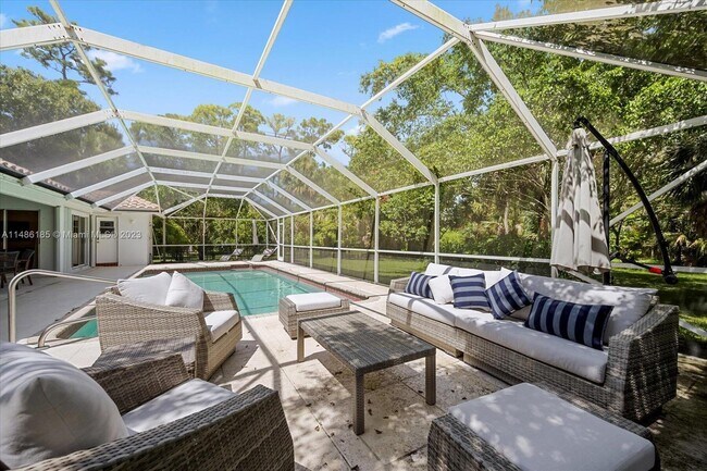 Building Photo - 428 Squire Dr