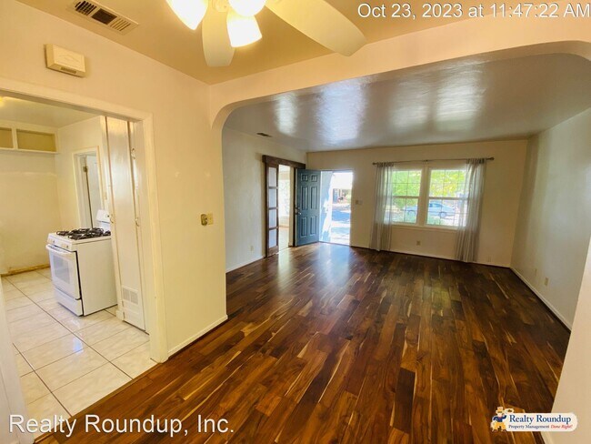 Building Photo - 3 br, 1.5 bath House - 1856 52nd St