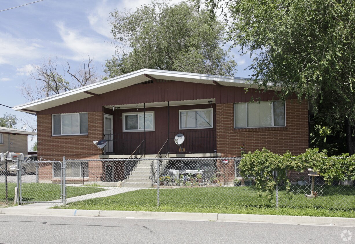 Foto del edificio - 102-108 W Angelo Ave