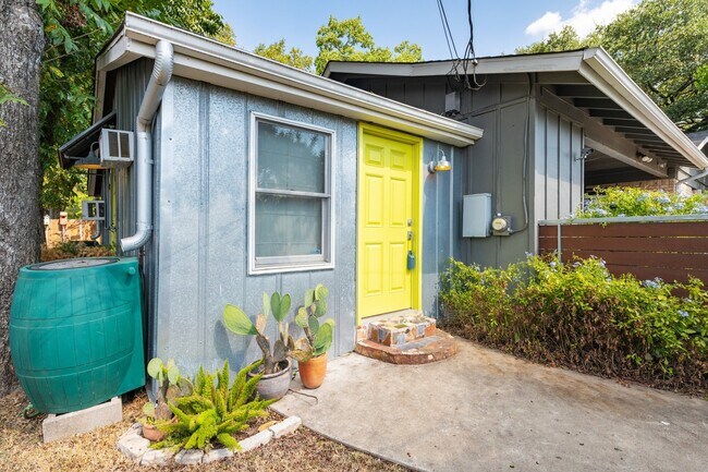 Foto del edificio - 5500 Westminster Dr