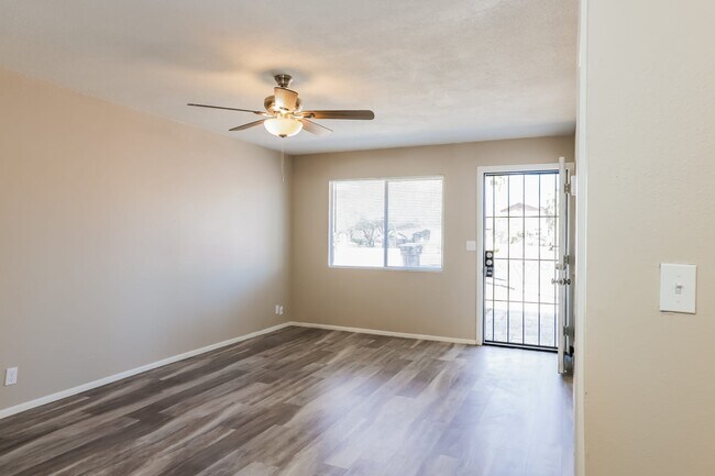 Building Photo - 440 S Hall Unit A