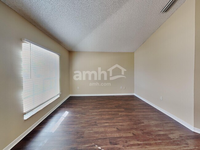 Building Photo - 635 Sedgewood Cir