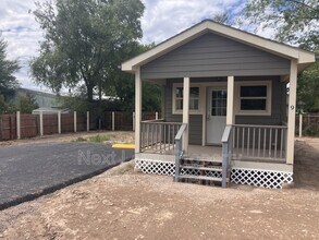 Building Photo - 111 E Cottonwood Dr