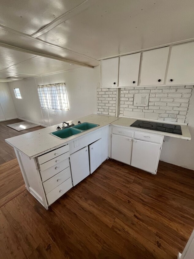 Foto principal - 122 N West Blvd