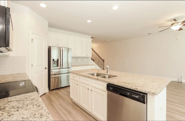 Foto del edificio - Now Leasing & Available for immediate move...