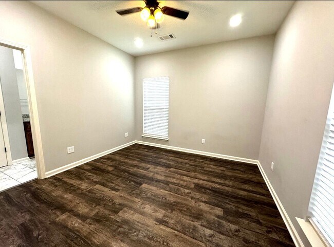 Foto del edificio - 461 Ridge Rd.